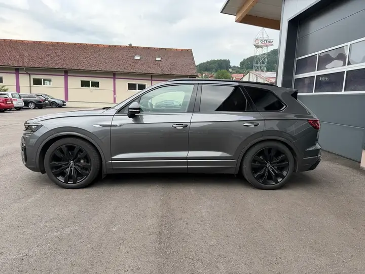 Volkswagen Touareg 2023 photo 2