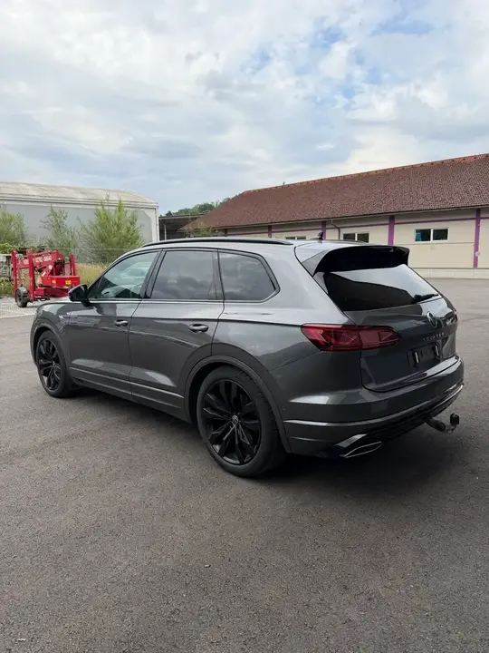 Volkswagen Touareg 2023 photo 3