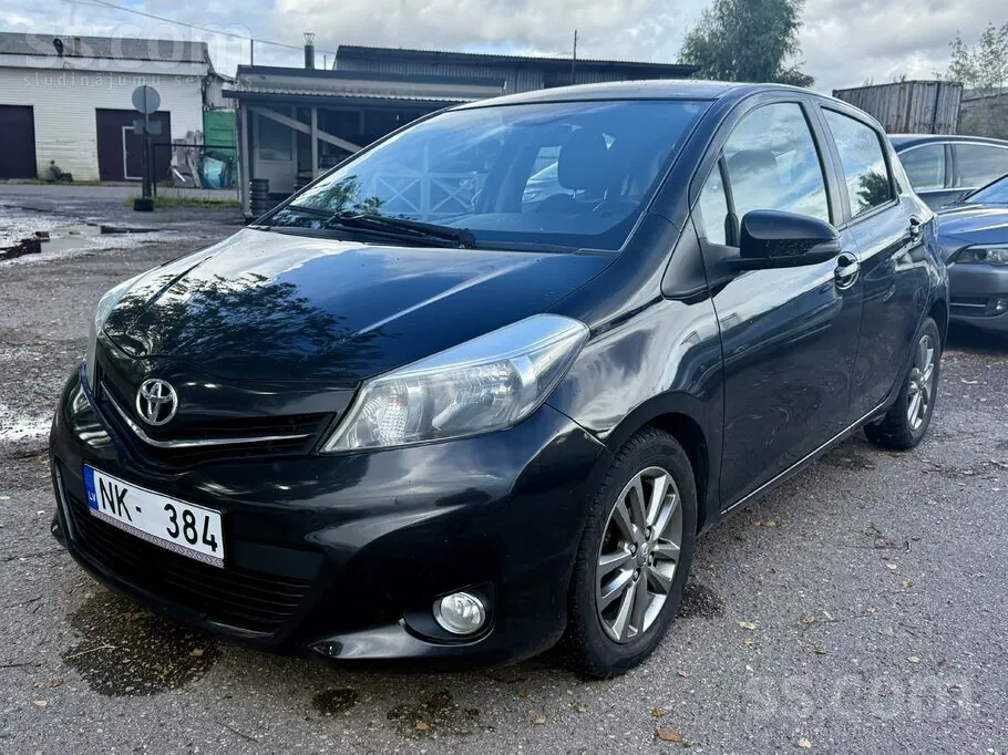 Toyota Yaris 2013 photo 2