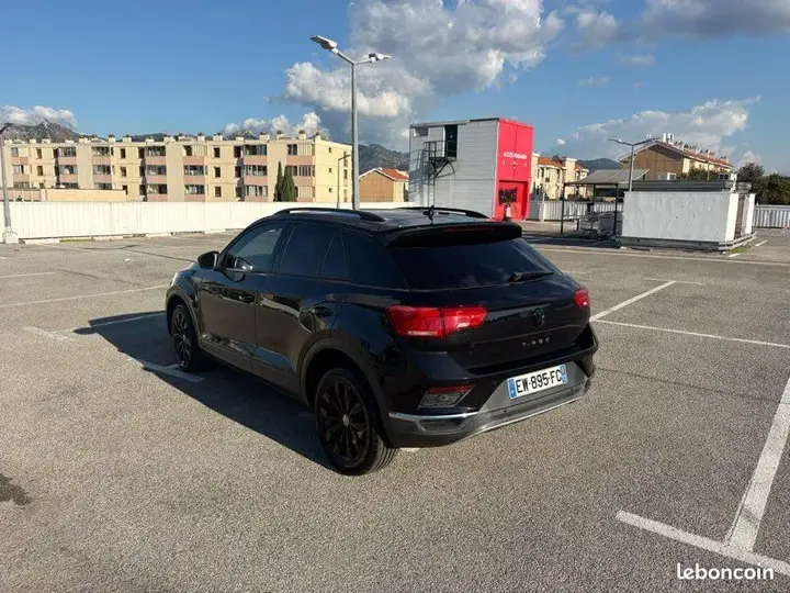 Volkswagen T-Roc 2018 photo 2