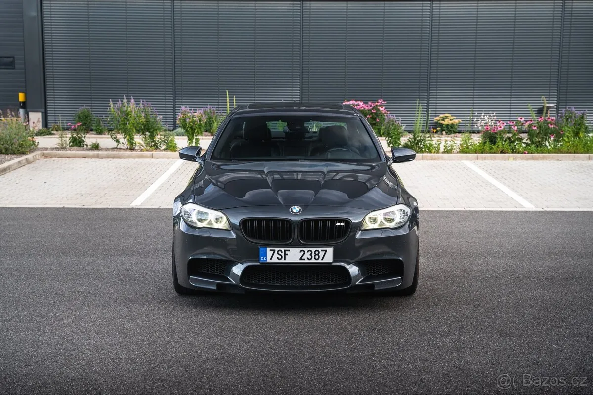 BMW M5 2012 photo 2