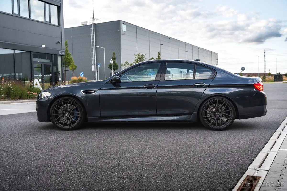 BMW M5 2012 photo 4