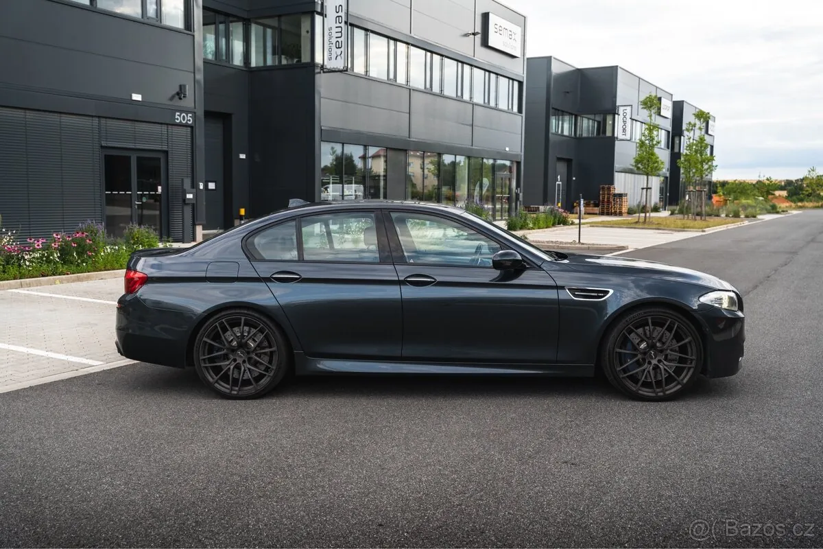 BMW M5 2012 photo 5