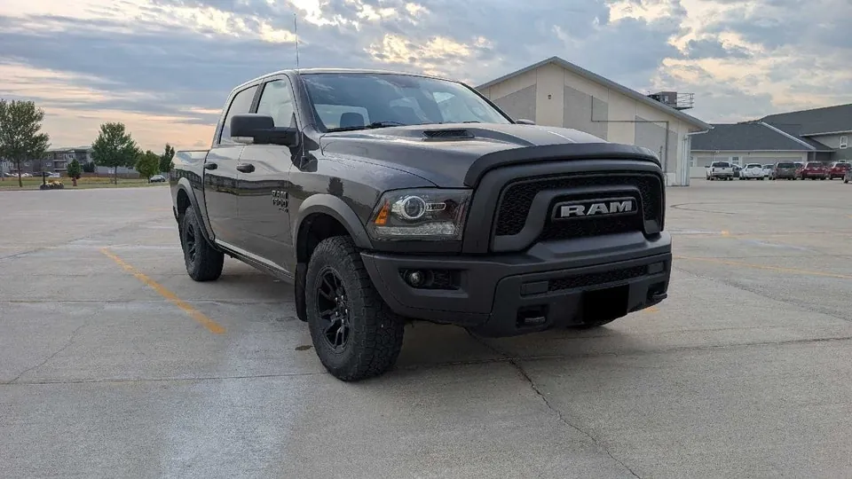 Dodge Ram 1500 Classic 2021 photo 2