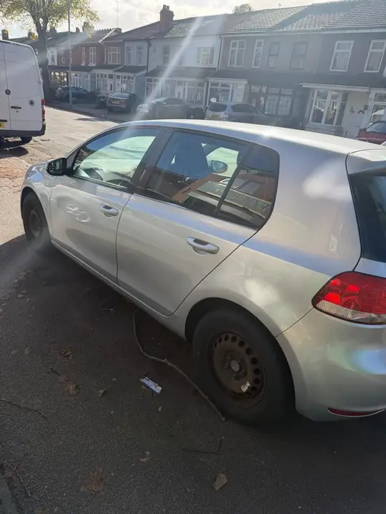 Volkswagen Golf 2011 photo 2