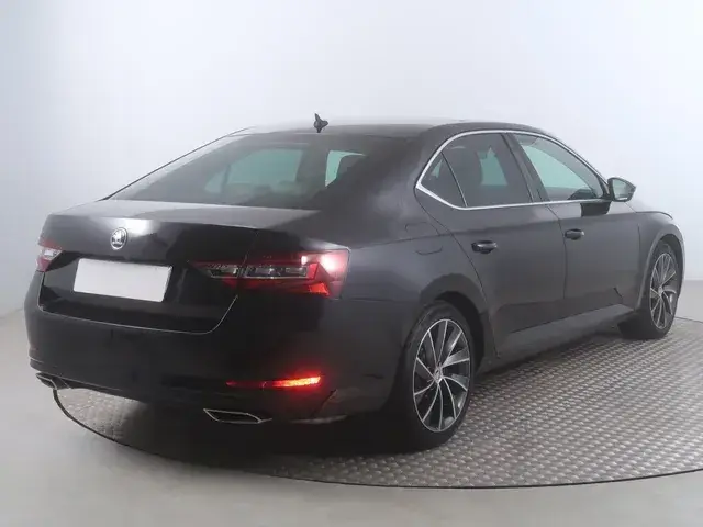 Skoda Superb 2016 photo 4