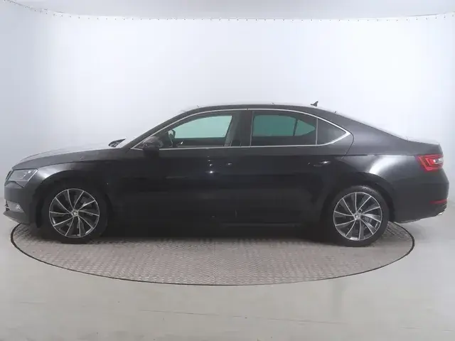 Skoda Superb 2016 photo 2