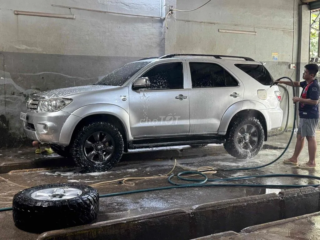 Toyota Fortuner 2010 photo 3