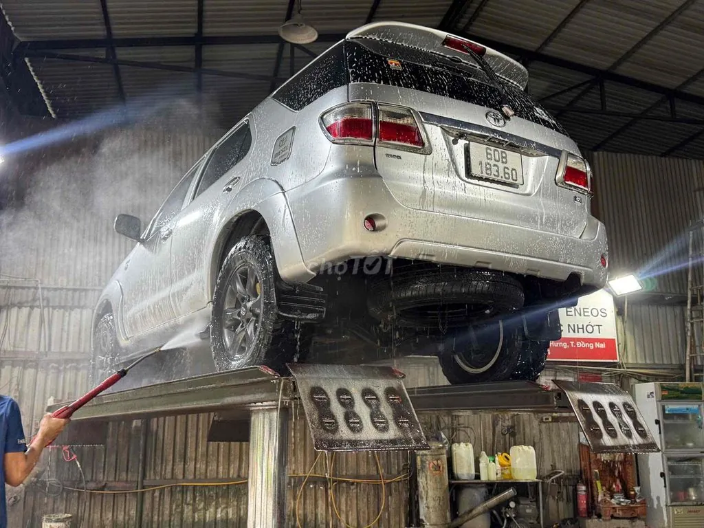 Toyota Fortuner 2010 photo 4