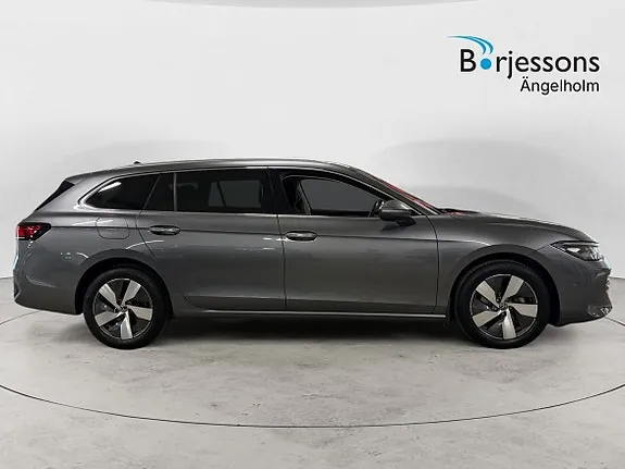 Volkswagen Passat 2025 photo 2
