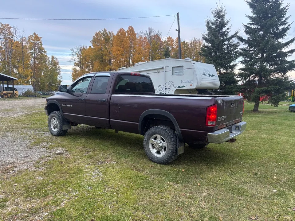 Dodge Ram 3500 2004 photo 2