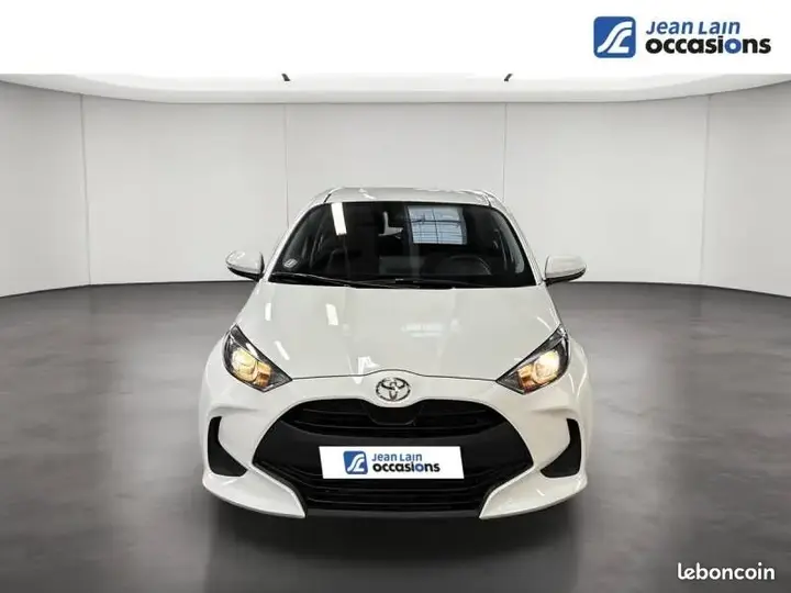 Toyota Yaris 2024 photo 2