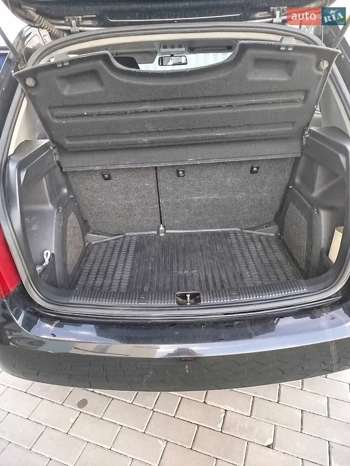 Skoda Fabia 2008 photo 3