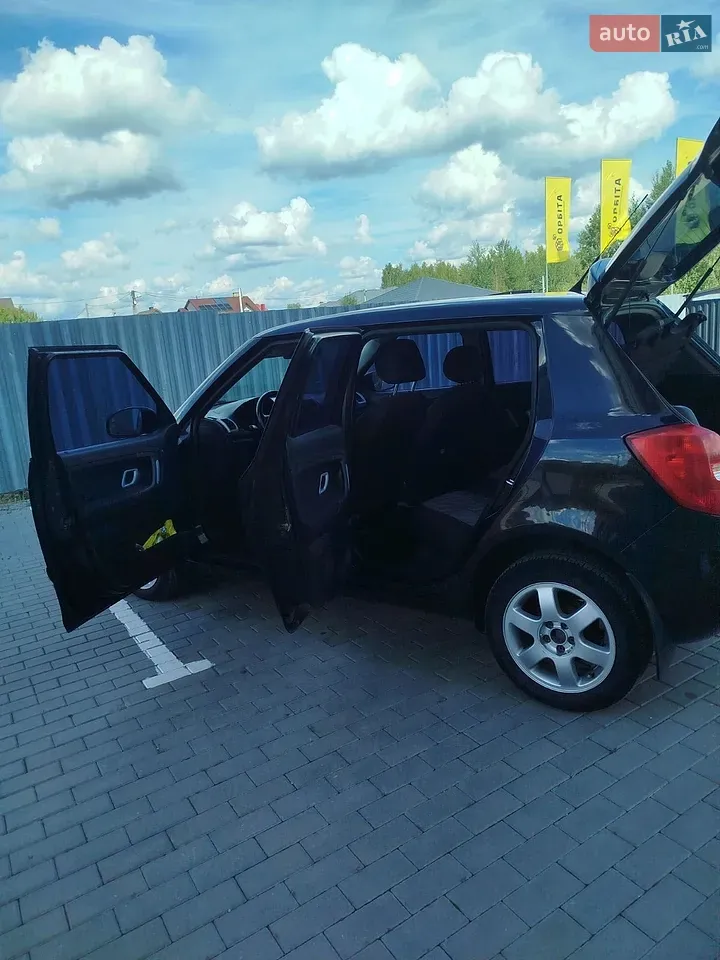 Skoda Fabia 2008 photo 2
