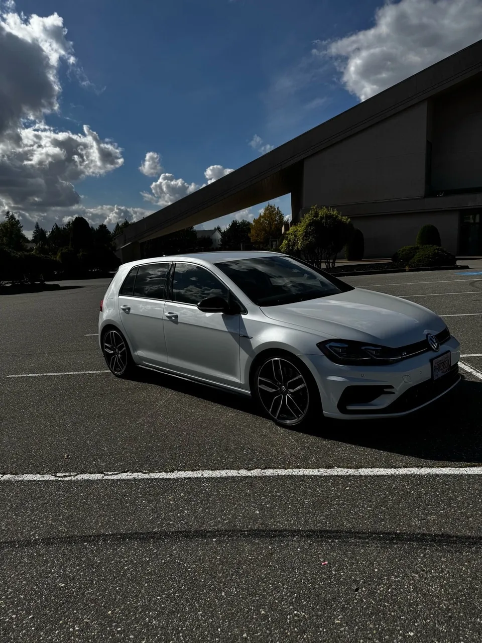 Volkswagen Golf R 2019 photo 2