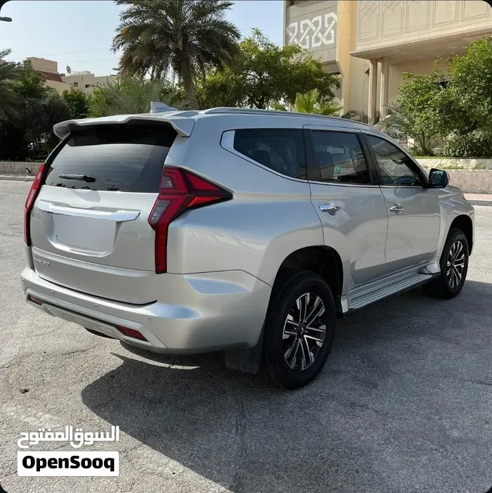 Mitsubishi Montero Sport 2022 photo 4
