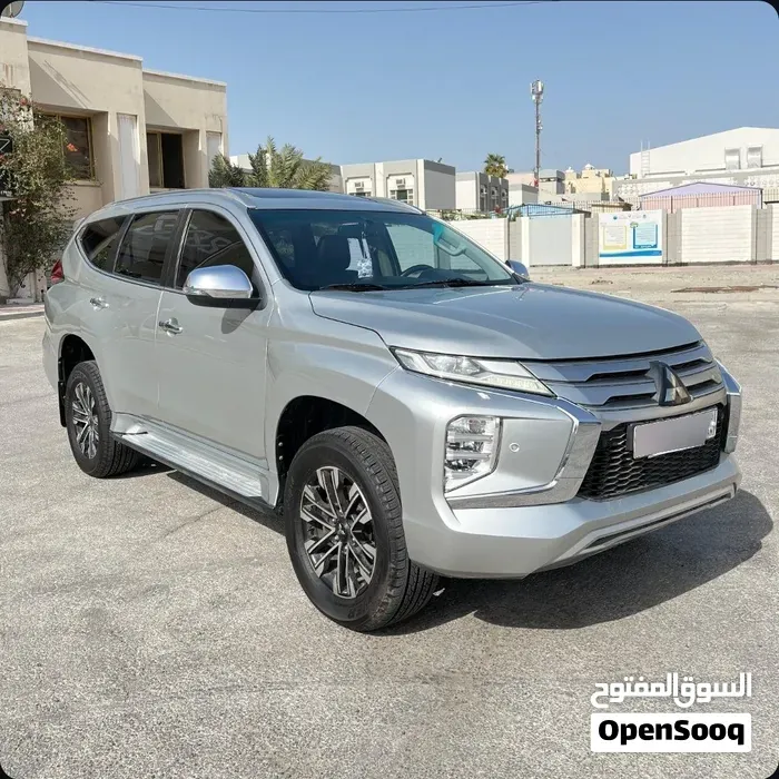 Mitsubishi Montero Sport 2022 photo 2