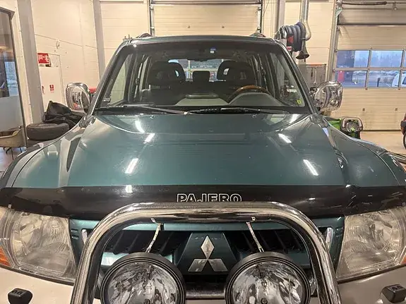 Mitsubishi Pajero 2004 photo 2