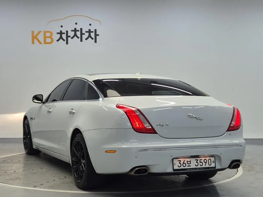 Kia Xj 2015 photo 2