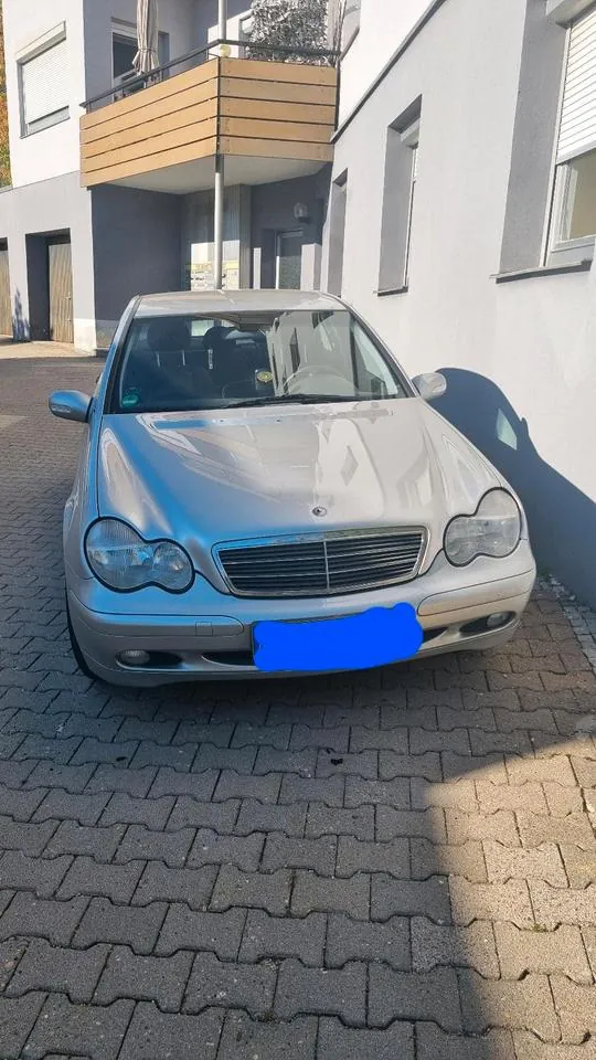 Mercedes-Benz C180