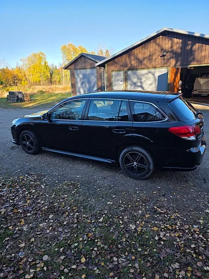 Subaru Legacy 2011 photo 3