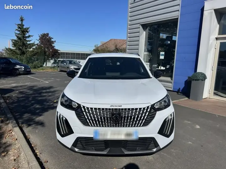 Peugeot 2008 2024 photo 2