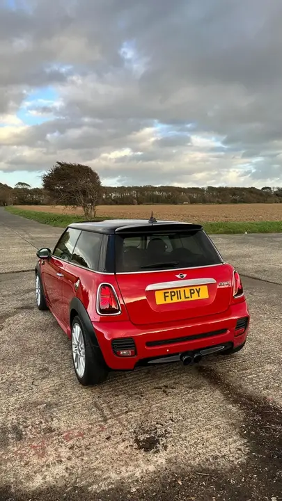 Mini Cooper S 2011 photo 2
