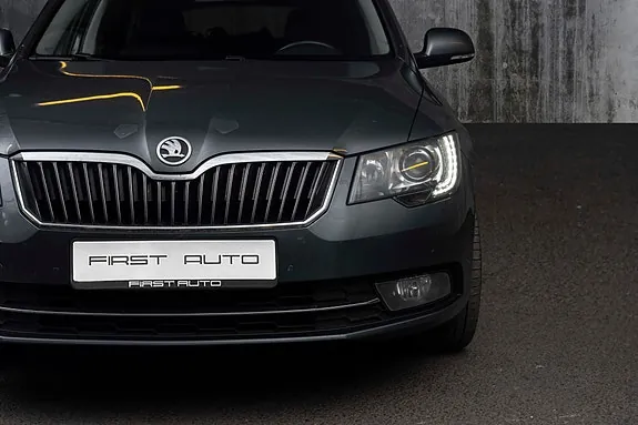 Skoda Superb 2014 photo 4