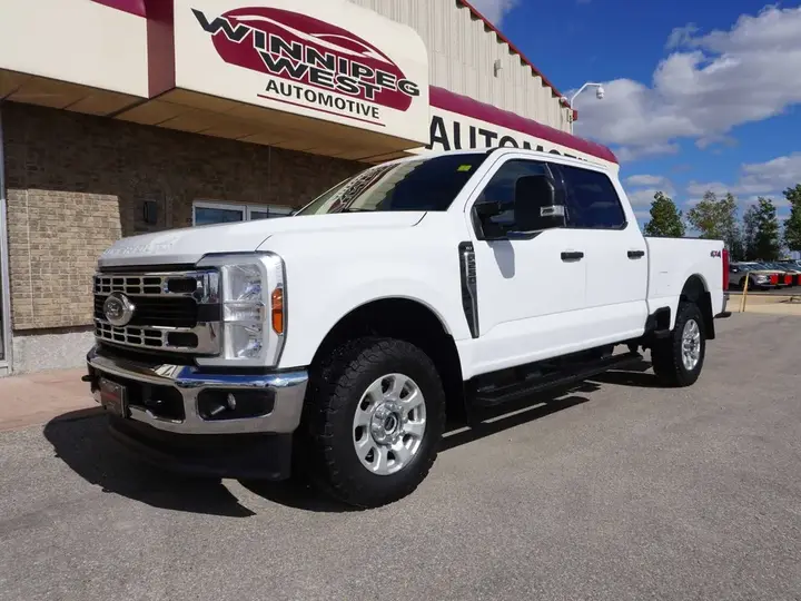 Ford F250 2024 photo 3