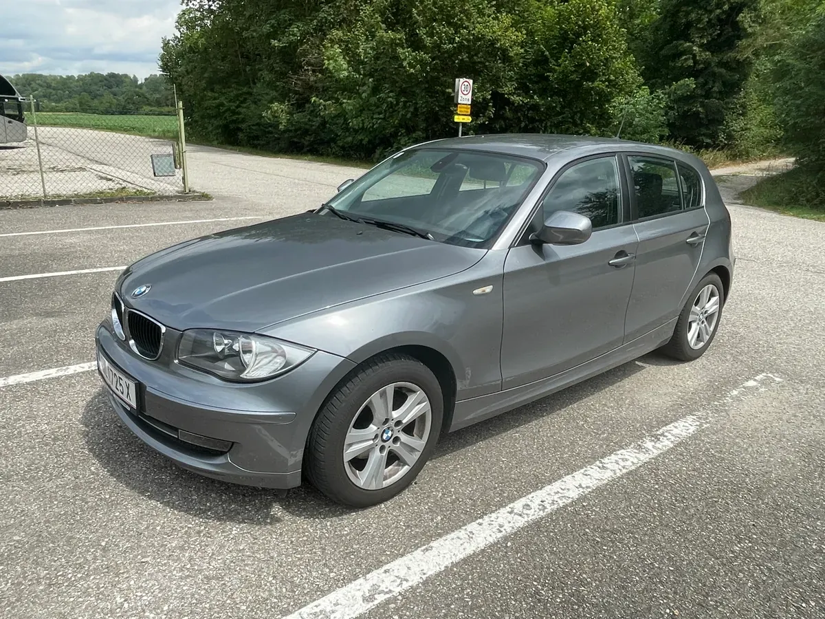 BMW 1 Series 2010 photo 2