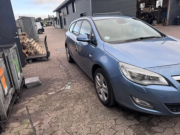 Opel Astra 2011 photo 3