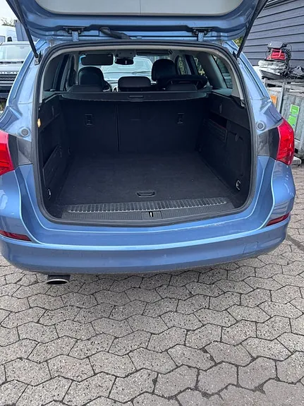 Opel Astra 2011 photo 4