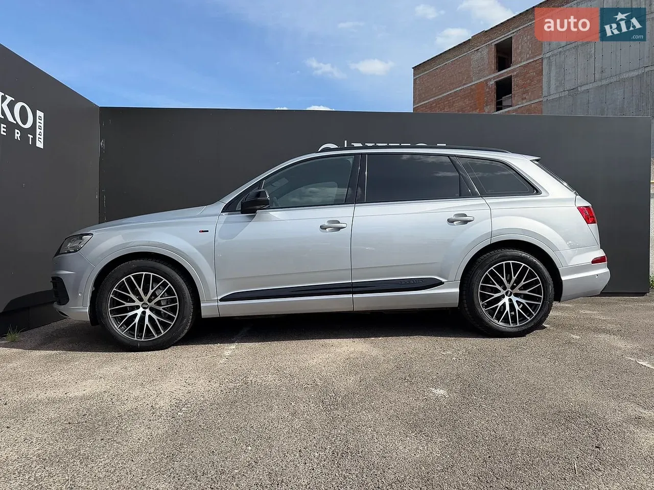 Audi Q7 2017 photo 4