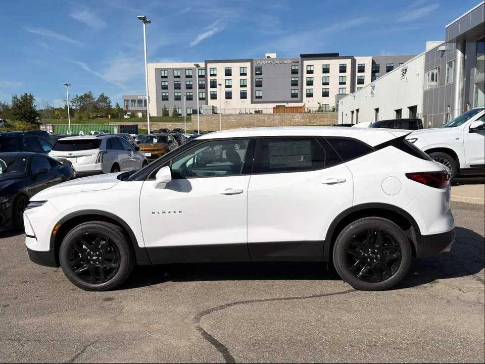 Chevrolet Blazer 2026 photo 2