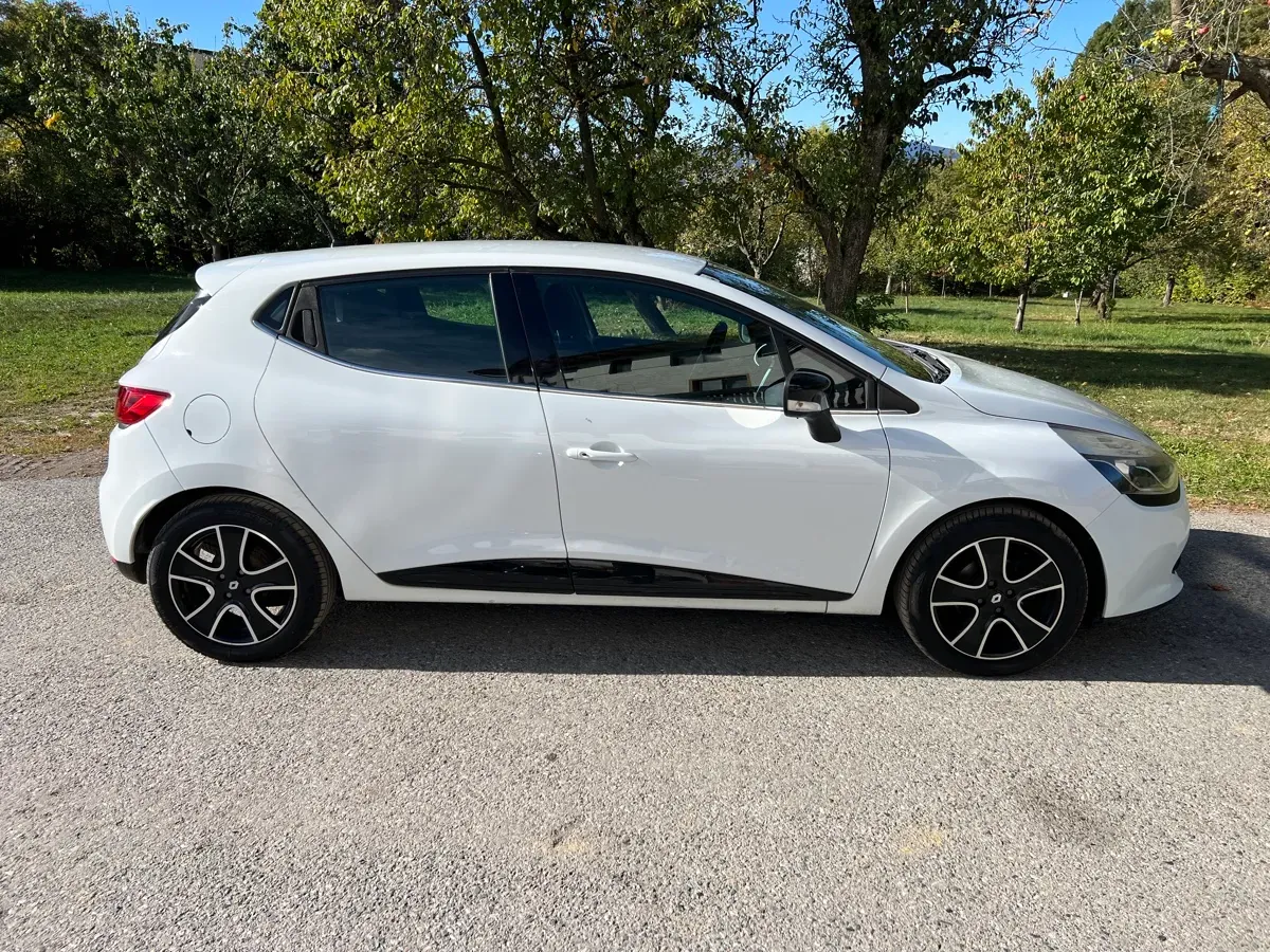 Renault Clio 2014 photo 2