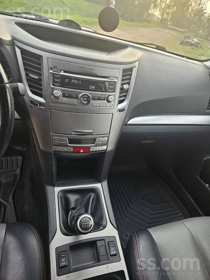 Subaru Outback 2012 photo 2