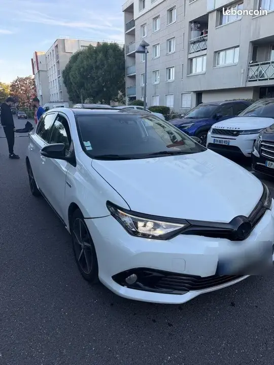 Toyota Auris 2018 photo 2