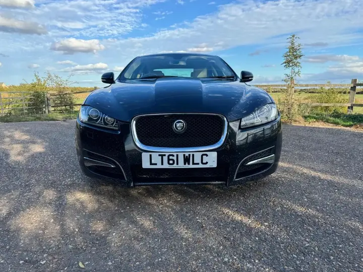 Jaguar Xf 2011 photo 2