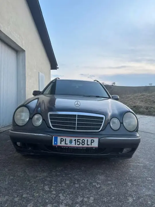 Mercedes-Benz E-Class 2001 photo 2