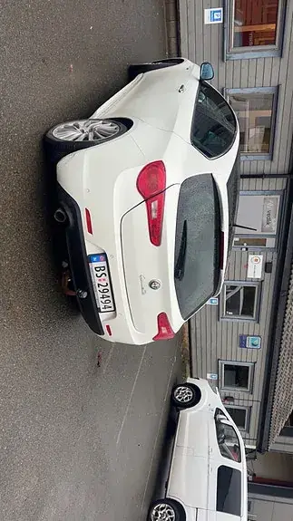 Alfa Romeo Giulietta 2011 photo 4