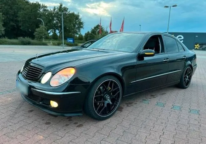Mercedes-Benz W211