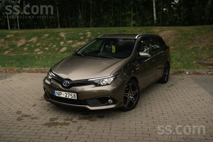 Toyota Auris 2018 photo 2