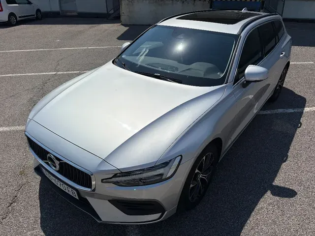 Volvo V60 2021 photo 2