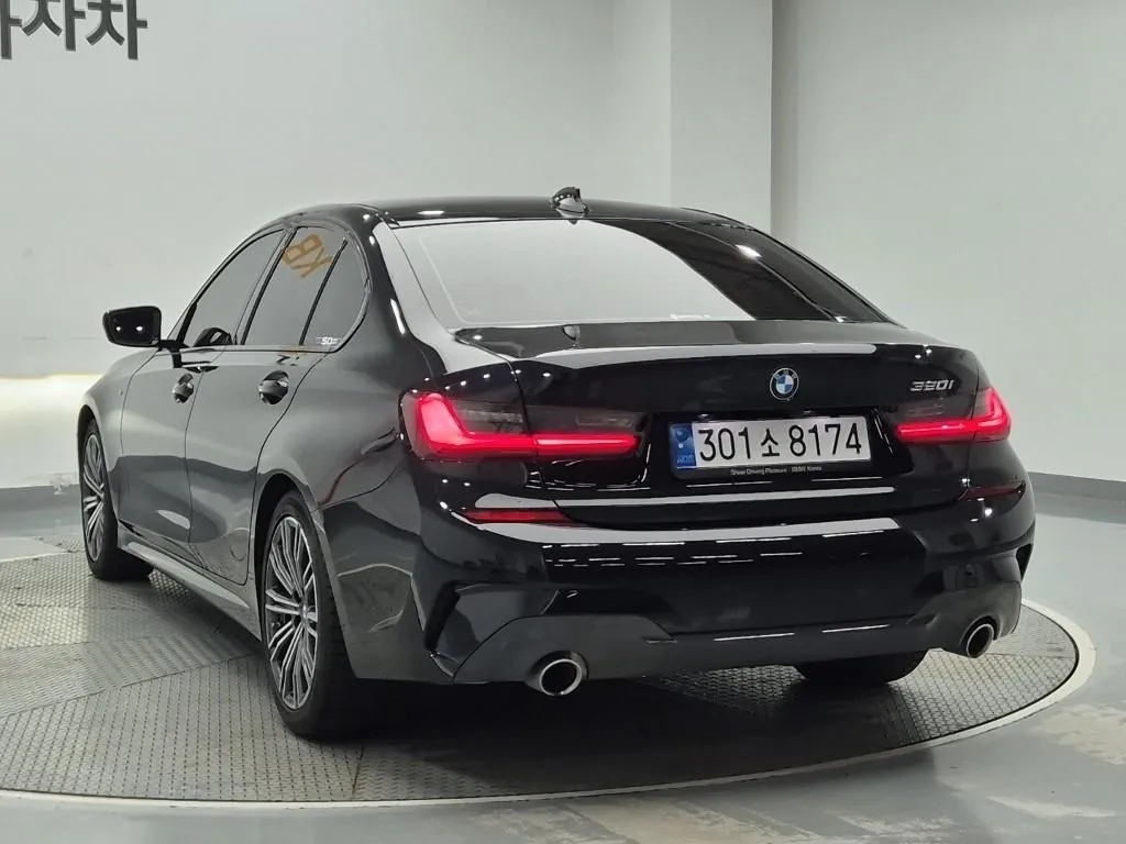 BMW 3 Series 2022 photo 2