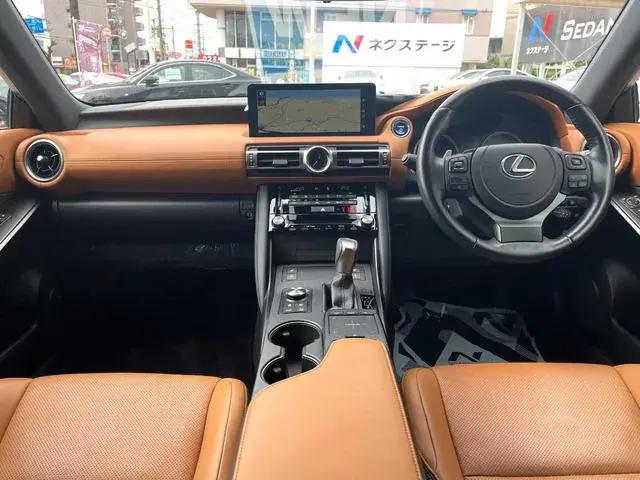 Lexus Is 2022 photo 2