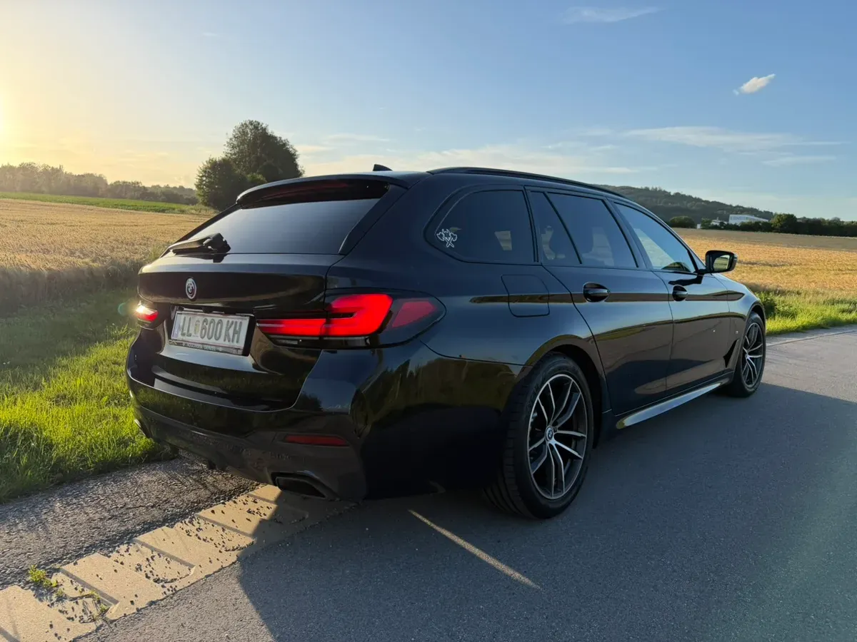 BMW 5 Series 2022 photo 2