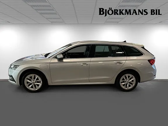 Skoda Octavia 2024 photo 2