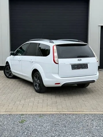 Ford Focus 2009 photo 3