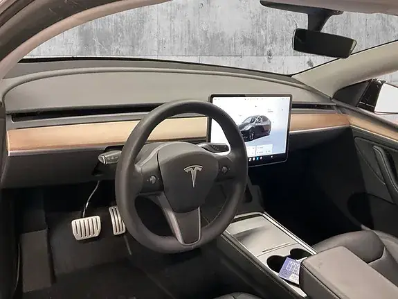 Tesla Model Y 2023 photo 5