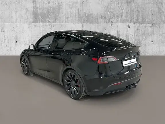 Tesla Model Y 2023 photo 2